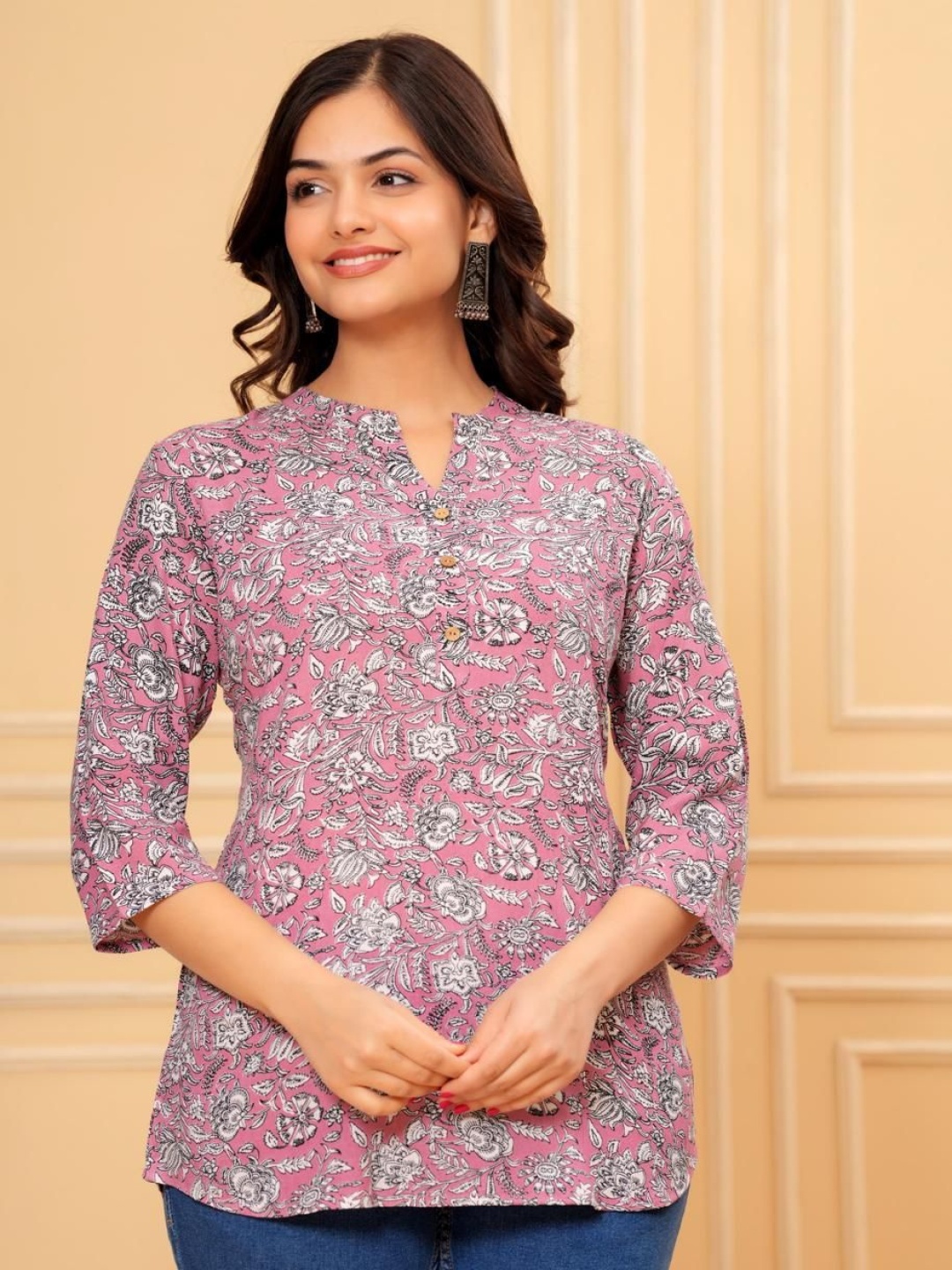 

Samhitas Women Floral Printed Thread Work Floral Kurta, Lavender