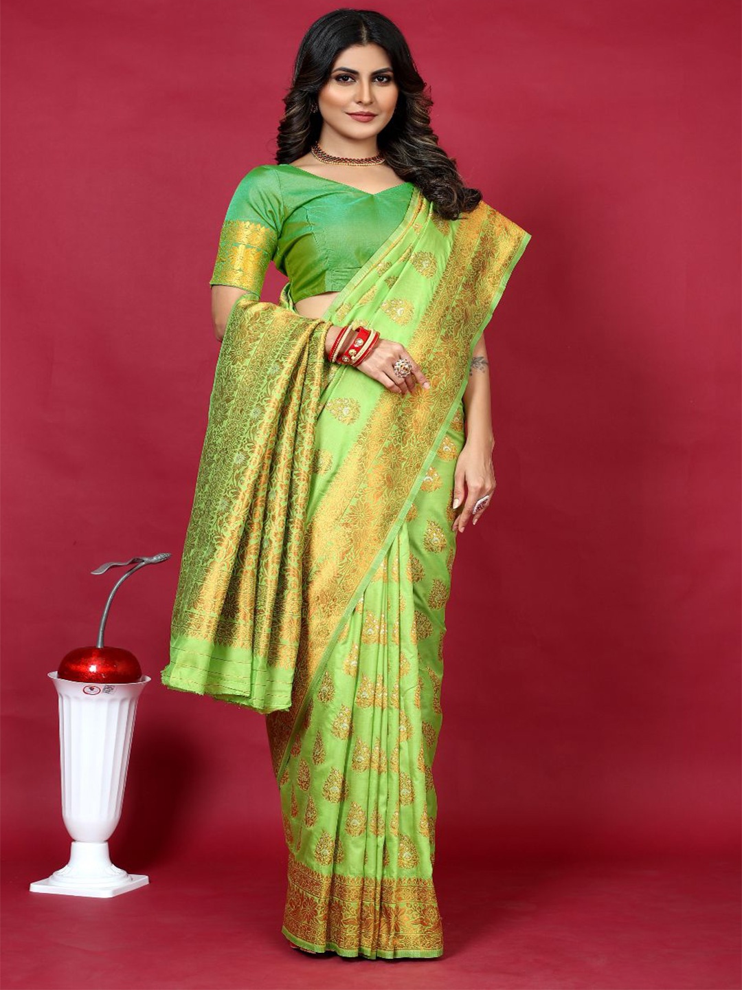 

amirat Woven Design Zari Pure Silk Banarasi Saree, Lime green