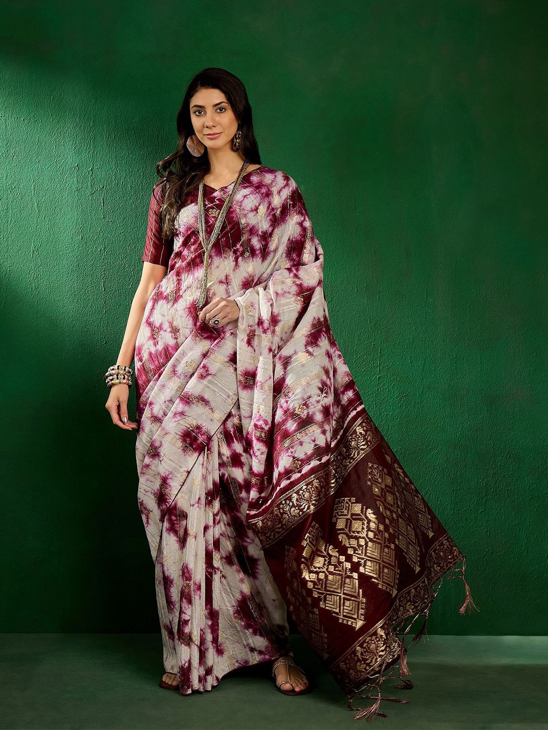 

KIMISHA Woven Design Bandhani Saree, White
