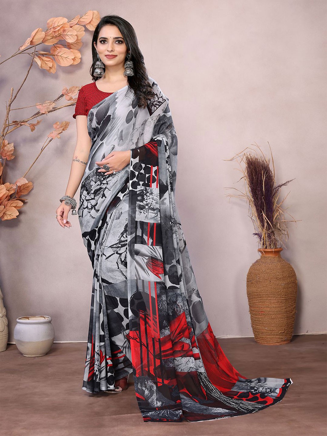 

Moda Rapido Abstract Printed Saree, Black