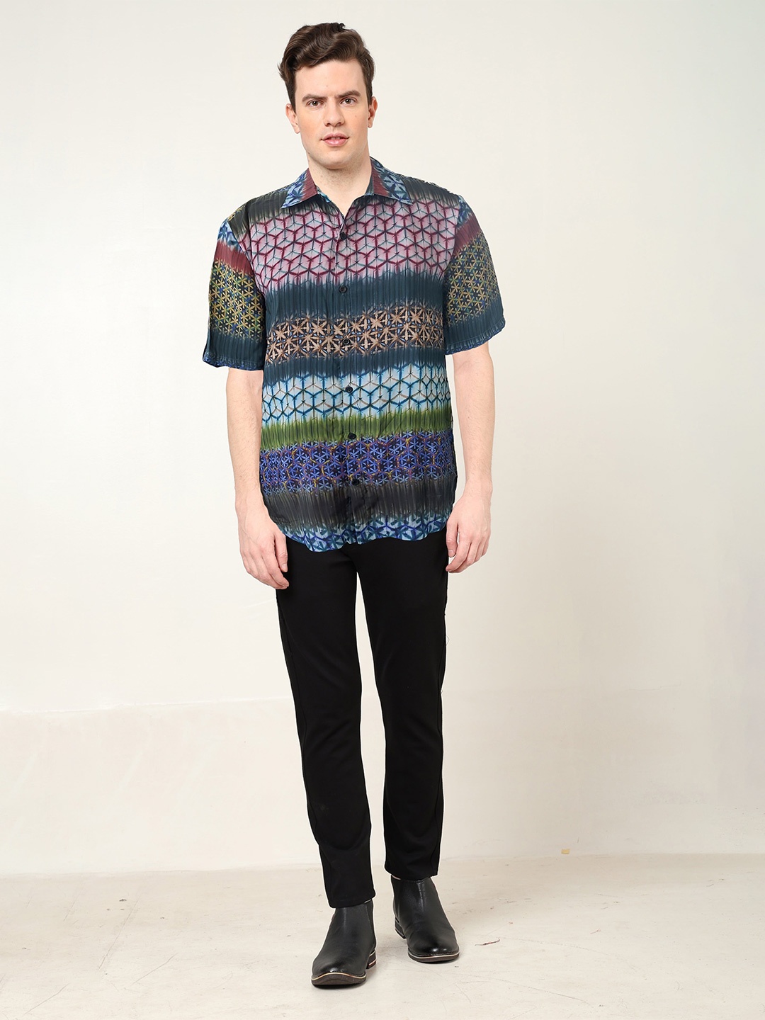 

YASH GALLERY Men Spread Collar Geometric Printed Casual Shirt, Navy blue