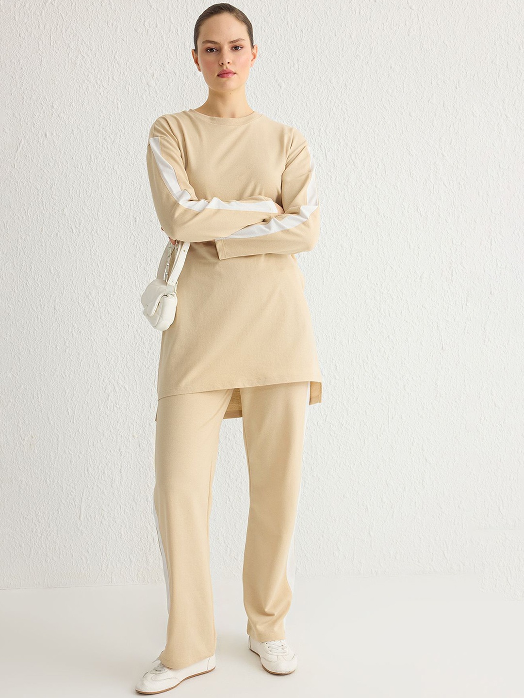 

Trendyol Round Neck Long Sleeves T-Shirt With Trousers Co-Ords, Beige