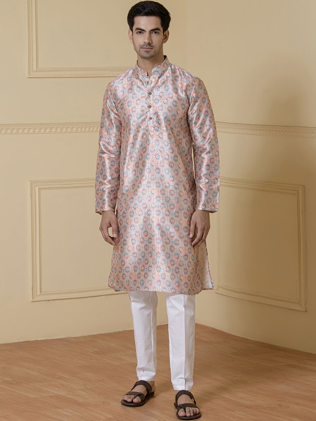 

Satwaa Ethnic Motifs Printed Mandarin Collar Straight Kurta, Peach