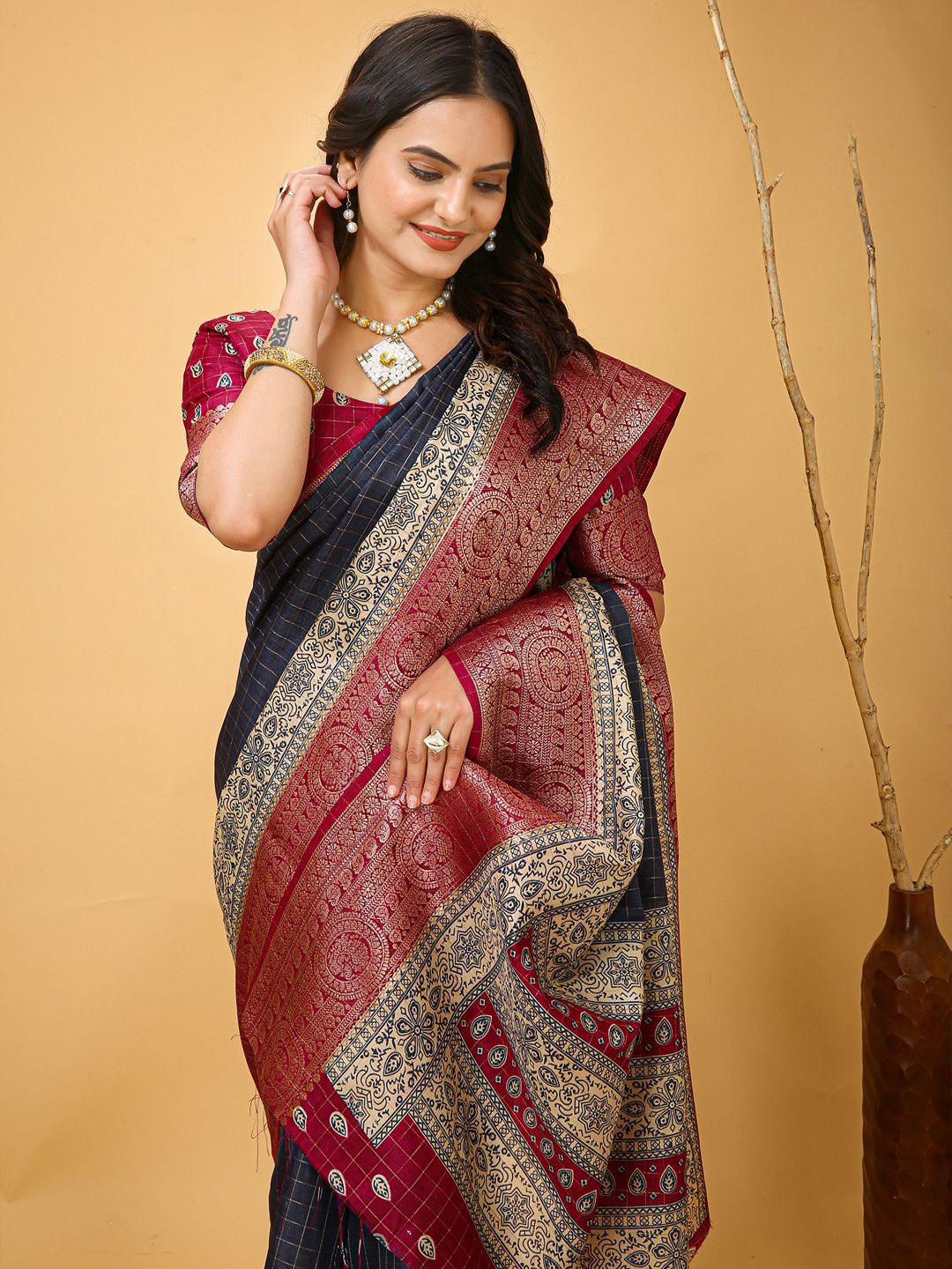 

KALINI Checked Woven Design Saree, Blue