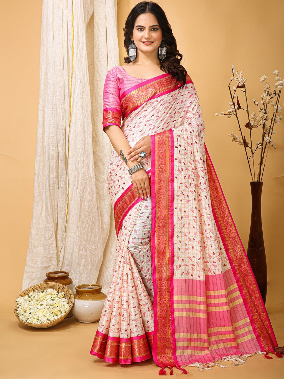 

KALINI Ethnic Motifs Printed Zari Sungudi Saree, Off white