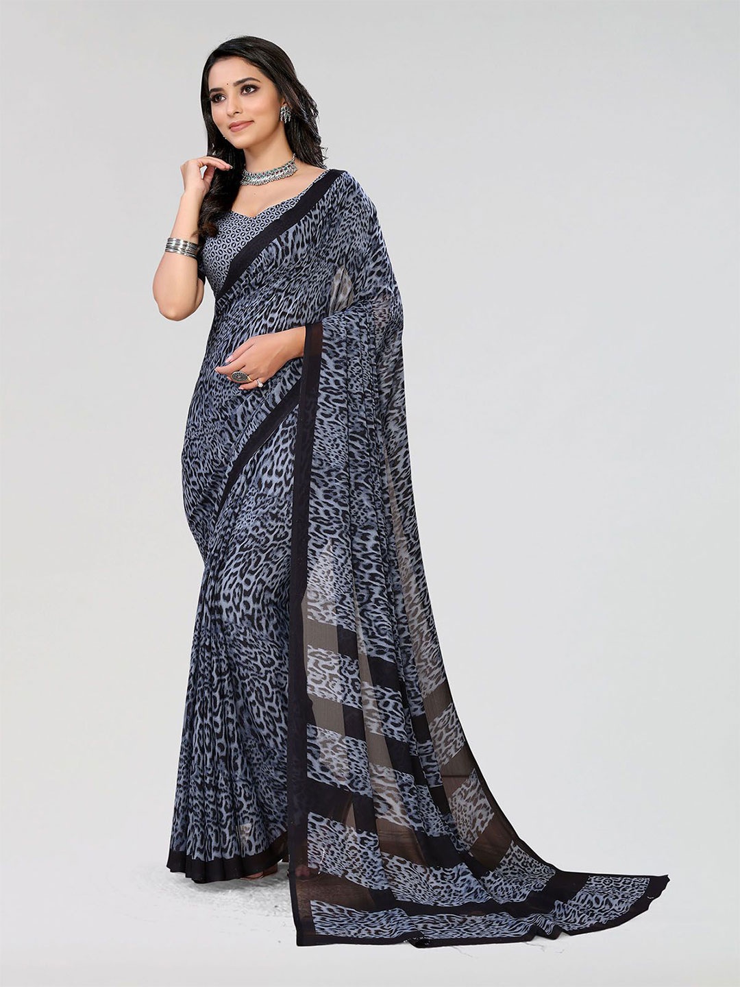 

Moda Rapido Abstract Printed Saree, Grey