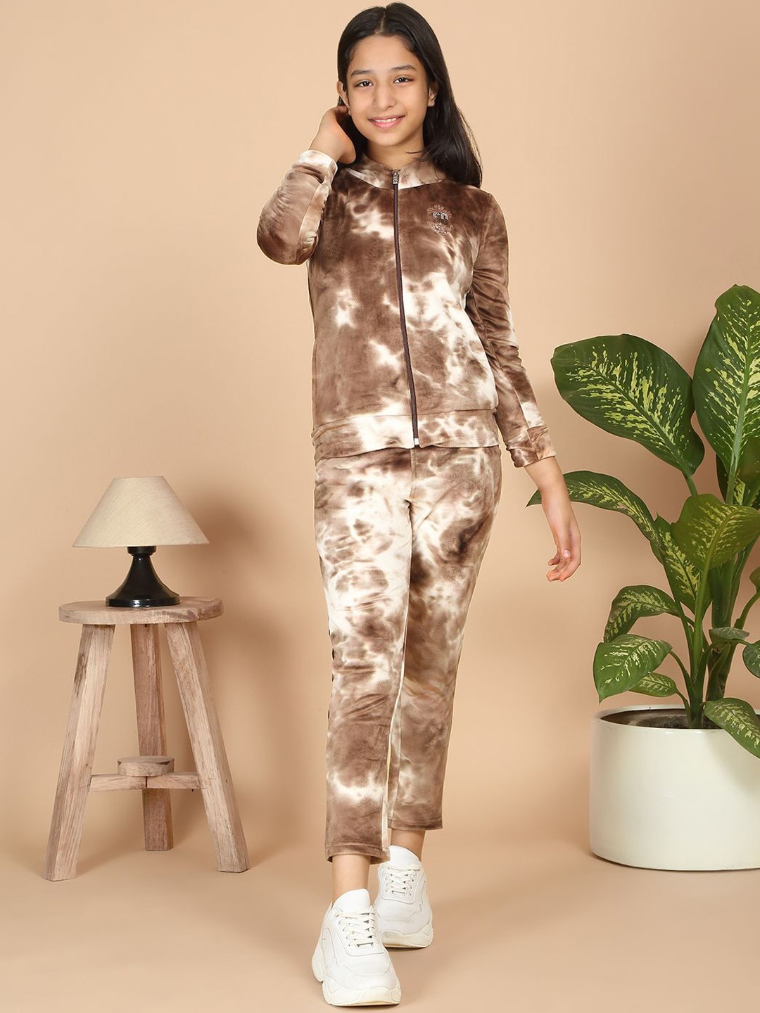 

Sweet Dreams Girls Printed Mock Collar Mid-Rise Tracksuit, Brown