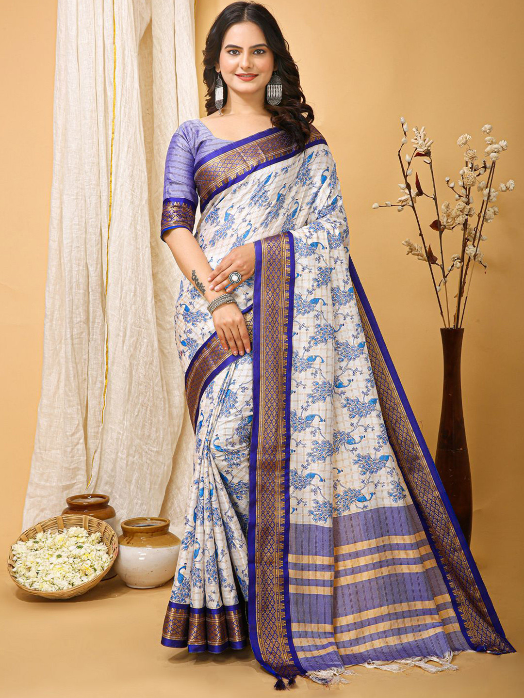 

KALINI Ethnic Motif Printed Zari Sungudi Saree, Off white