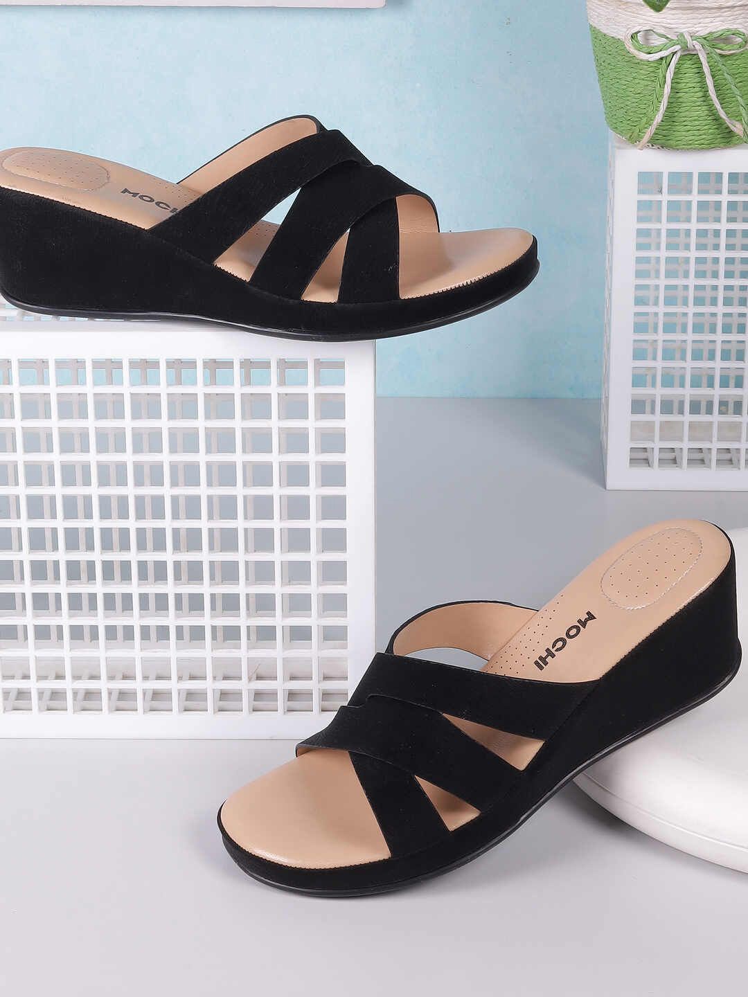 

Mochi Women Open Toe Flats, Black