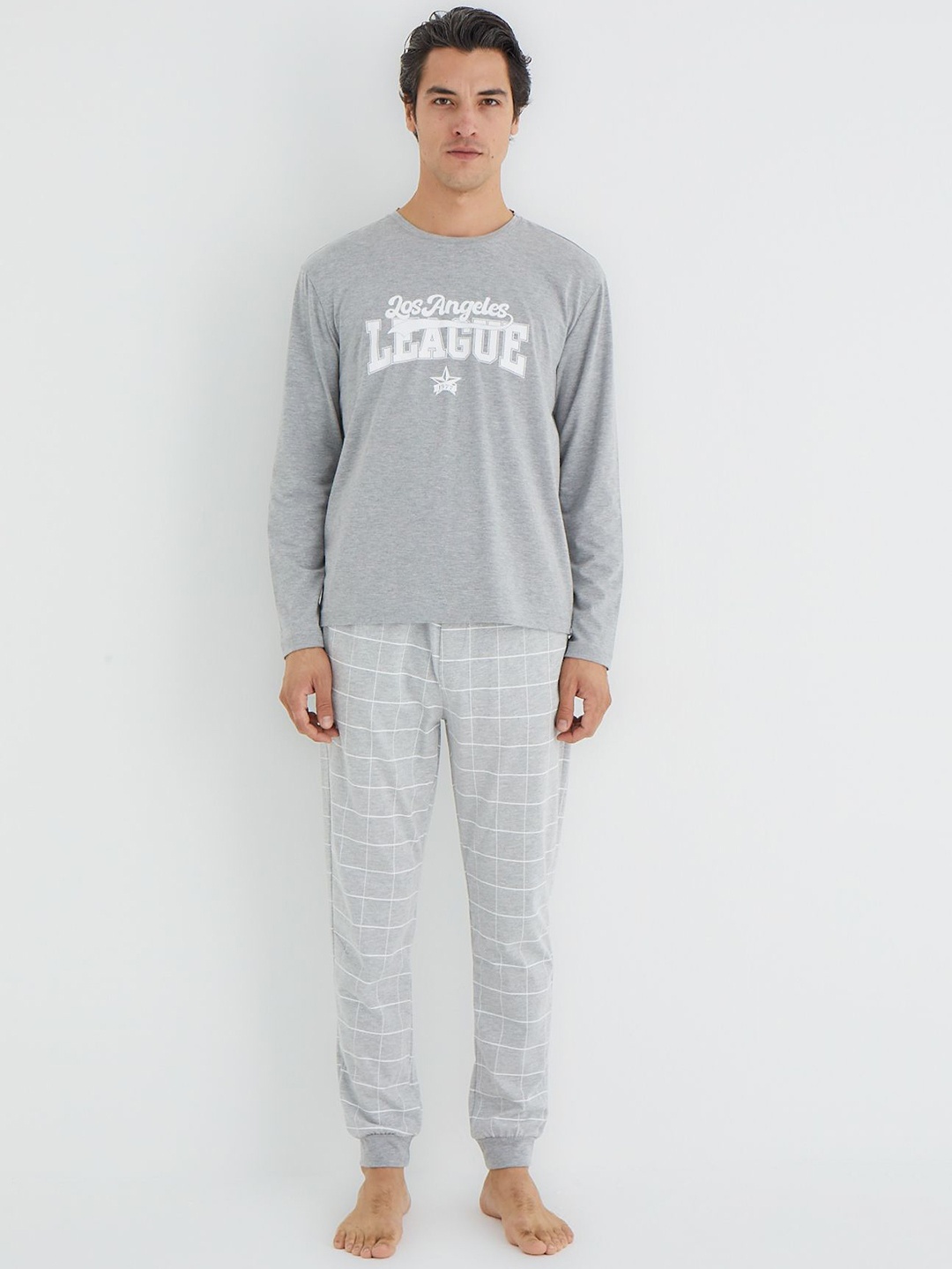 

Trendyol Men Typography Printed Night Suit, Grey