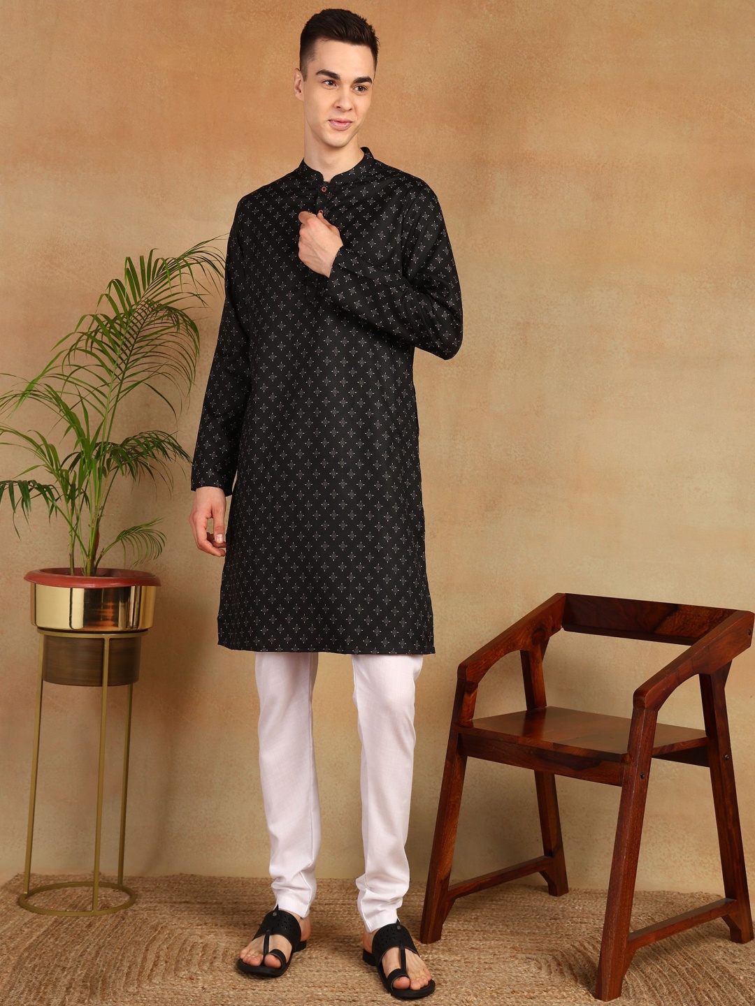 

Anouk Black And Wite Geometric Printed Mandarin Collar Straight Kurta