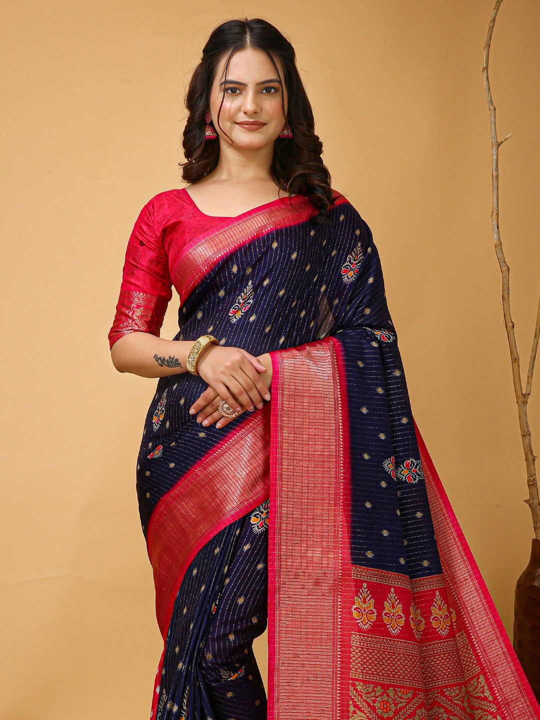 

KALINI Ethnic Motifs Printed Sungudi Saree, Navy blue