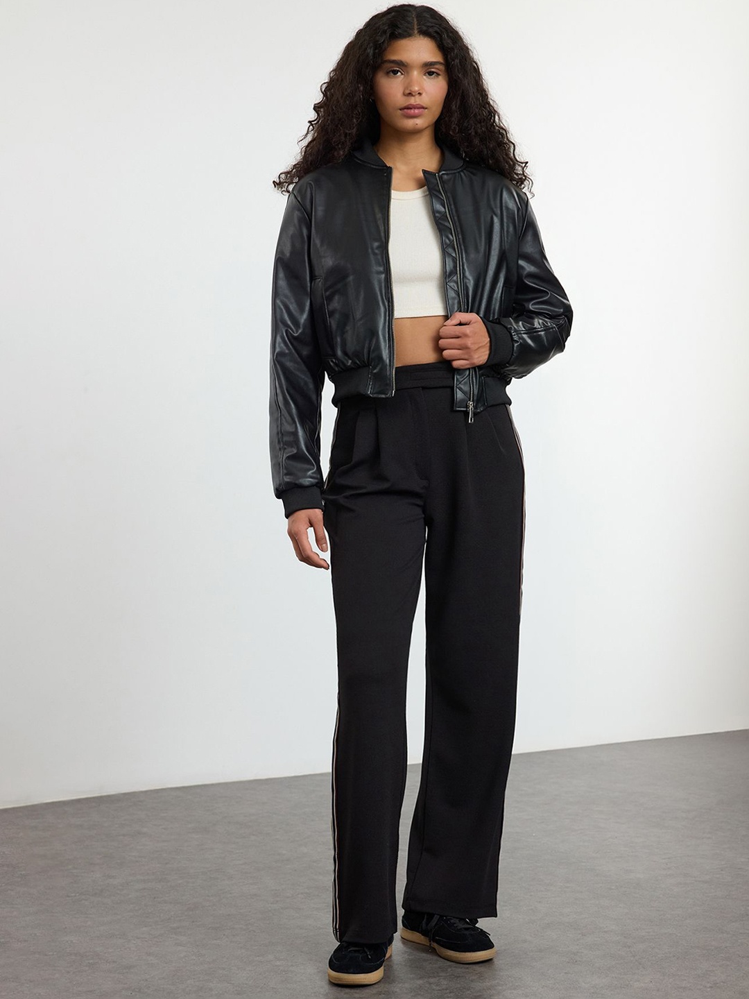 

Trendyol Women Mid-Rise Trousers, Black