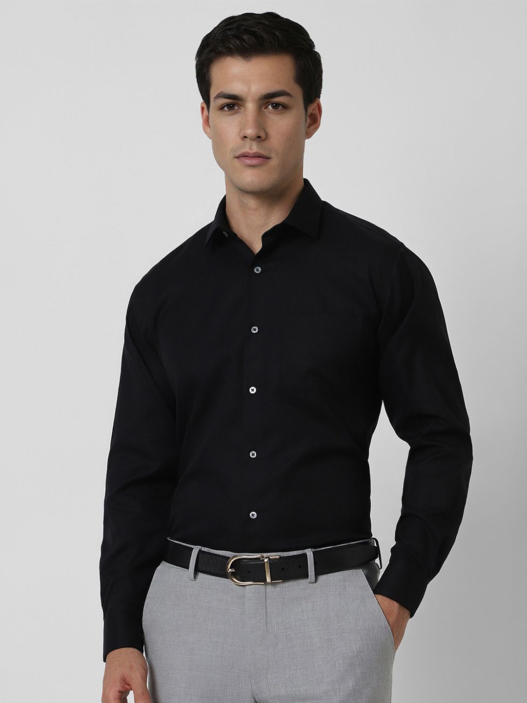 

Van Heusen Men Spread Collar Solid Cotton Formal Shirt, Black