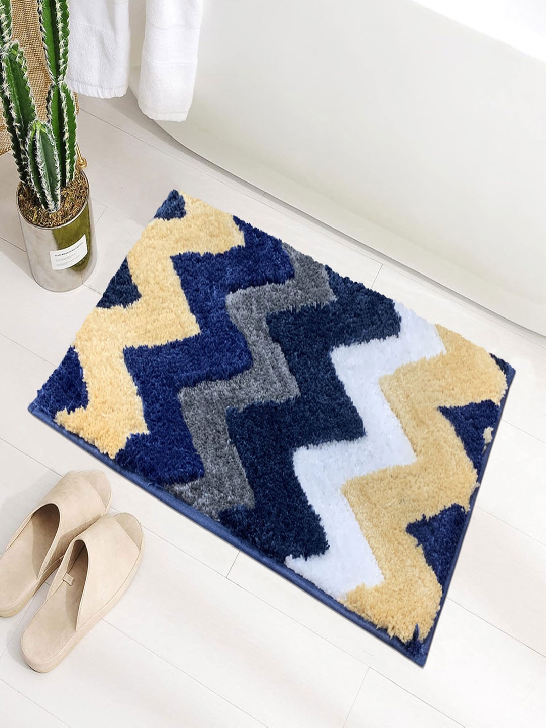 

LUXEHOME INTERNATIONAL Macau Blue & White Striped Patterned Microfibre 1780 GSM Bath Rugs