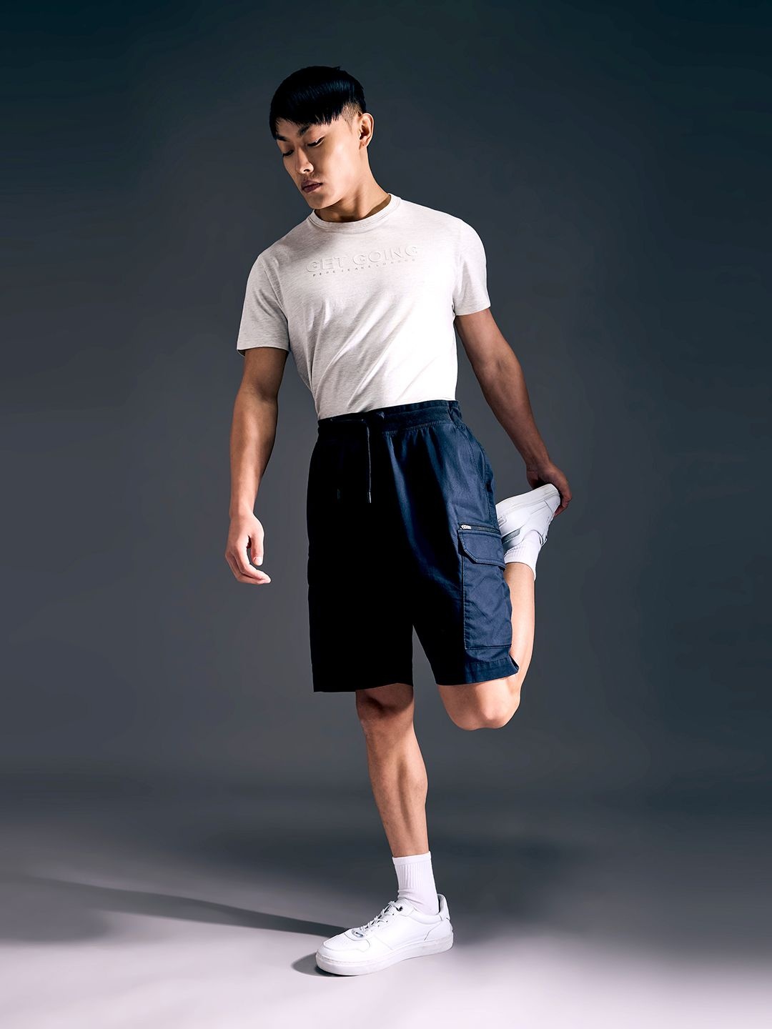 

Pepe Jeans Men Mid-Rise Cargo Shorts, Black