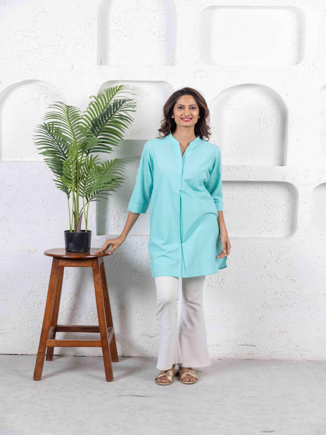 

INAAYA JAIPUR V-Neck Box Pleats Straight Short Kurtas, Sea green