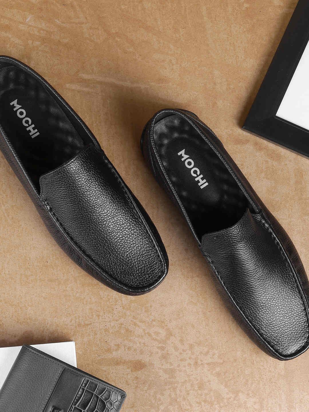 

Mochi Men Leather Textured Loafers, Brown