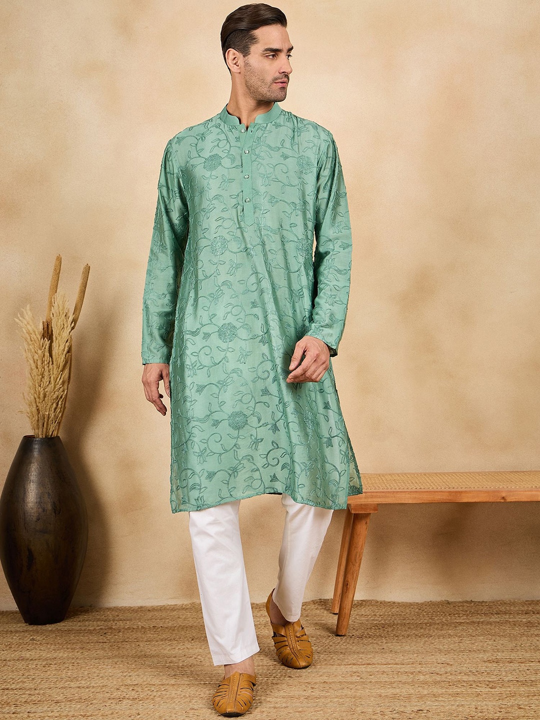 

SWAGG INDIA Floral Embroidered Mandarin Collar Thread Work Straight Kurta, Sea green