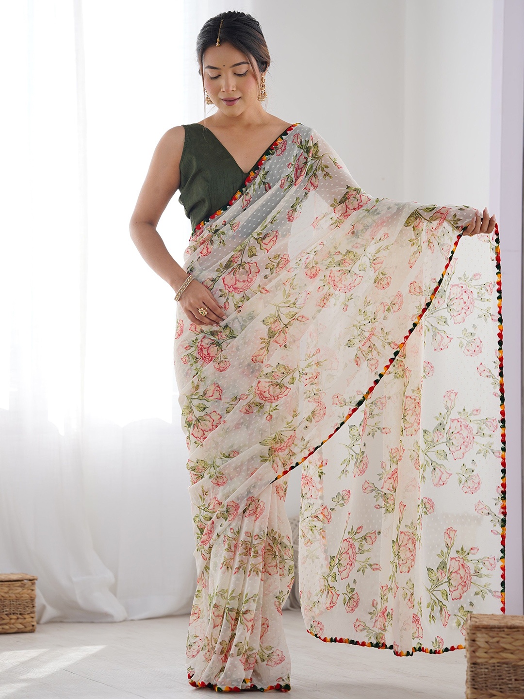

KSM PRINTS Floral Printed Mirror Work Saree, Off white