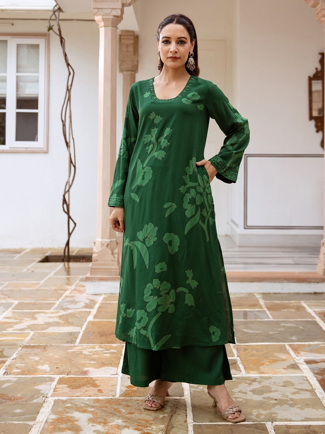 

Ishin Floral Printed Sequinned Straight Kurta With Palazzos, Green