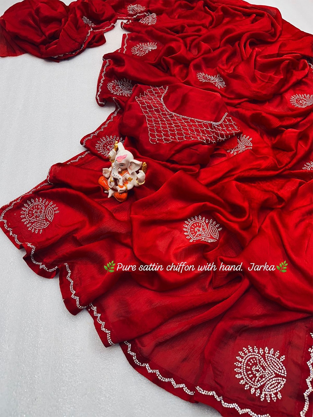 

PAYAL CREATION Ethnic Motifs Beads and Stones Pure Georgette Saree, Red