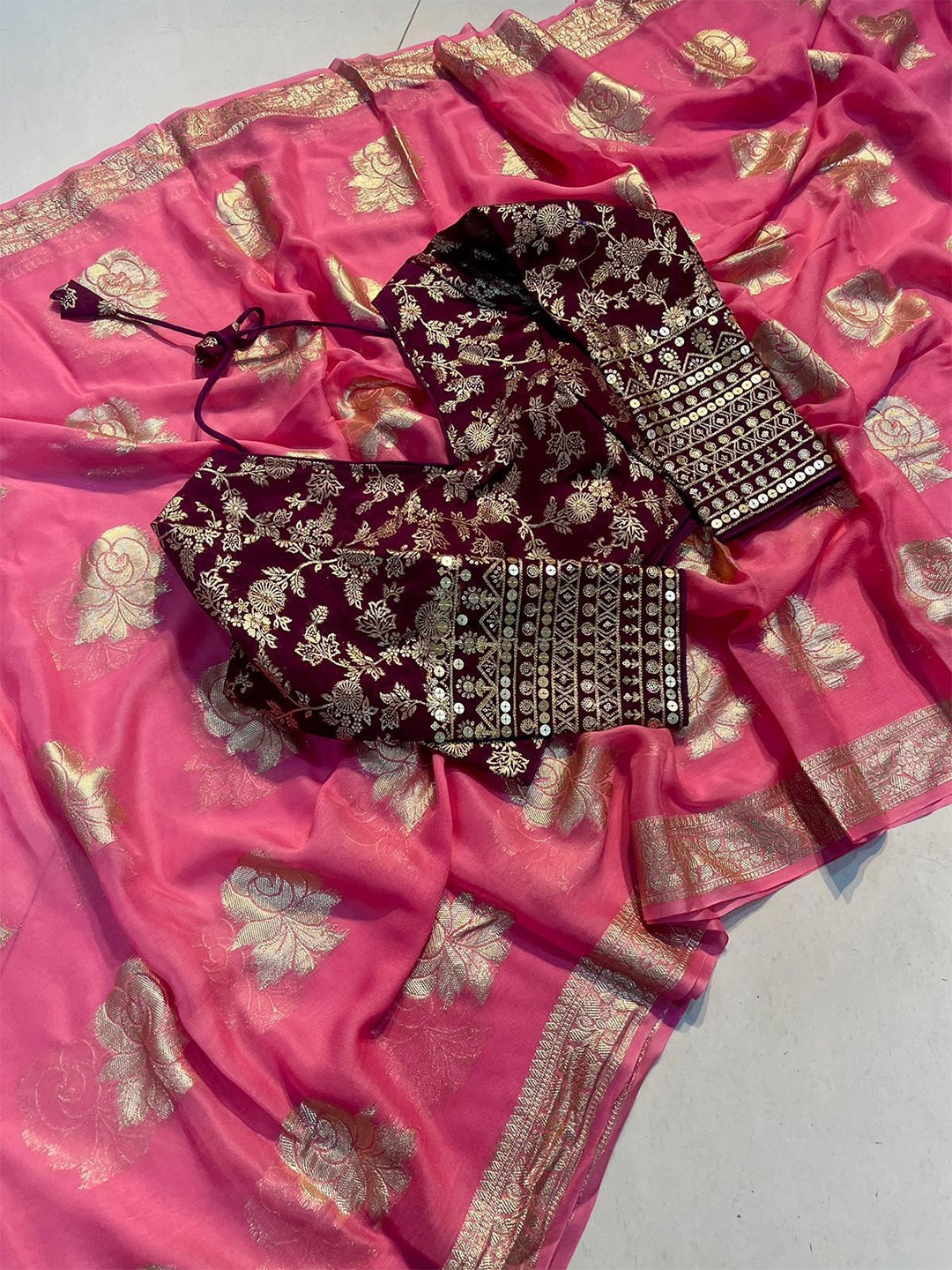 

PAYAL CREATION Ethnic Motifs Zari Pure Georgette Saree, Pink