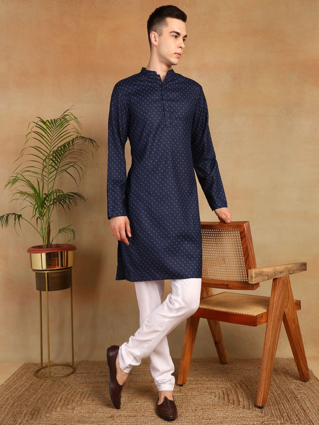 

Anouk Blue Geometric Printed Mandarin Collar Straight Kurta, Navy blue