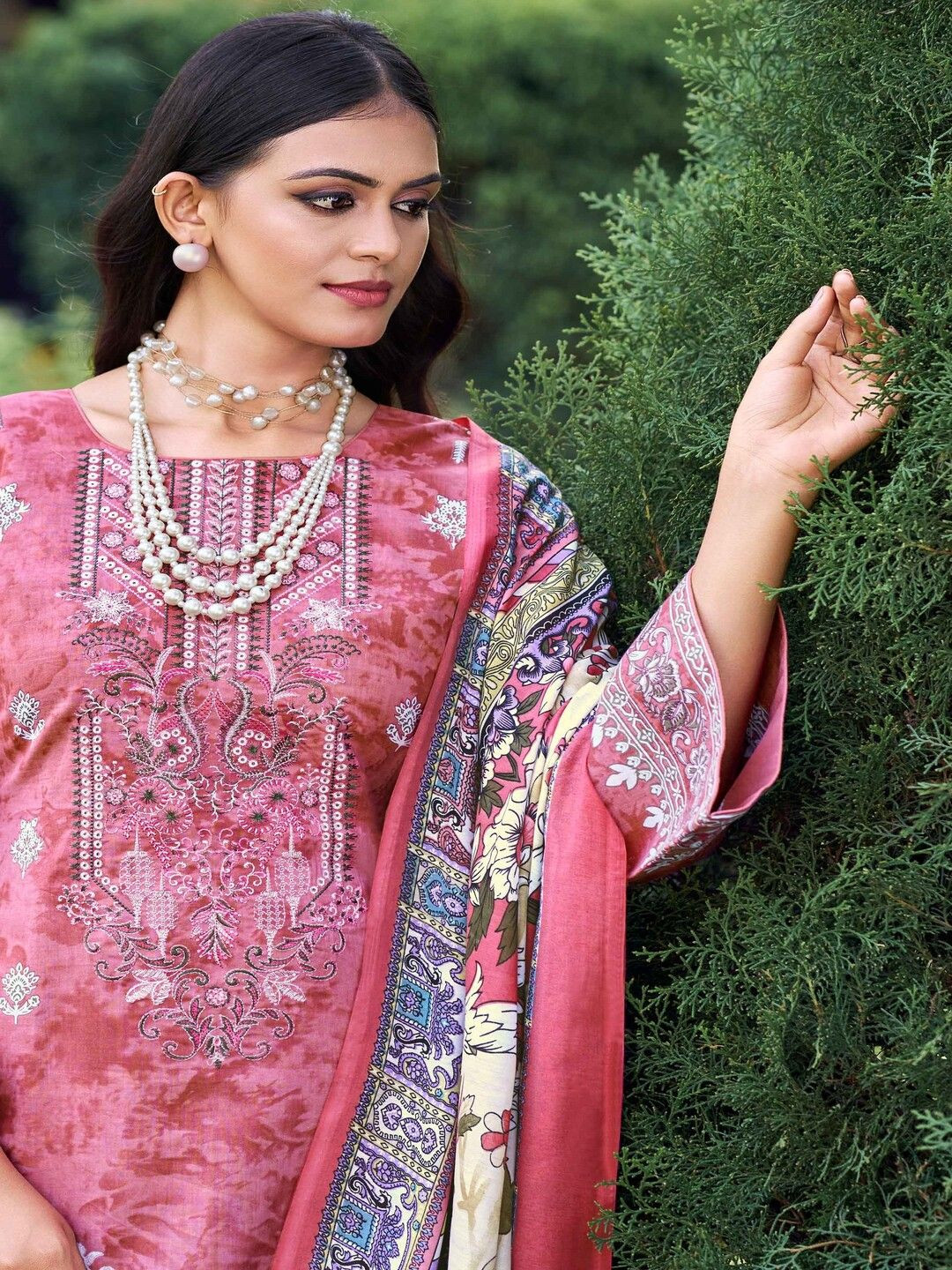 

DRAVINAM Trends Floral Printed Embroidered Pure Cotton Unstitched Dress Material, Pink