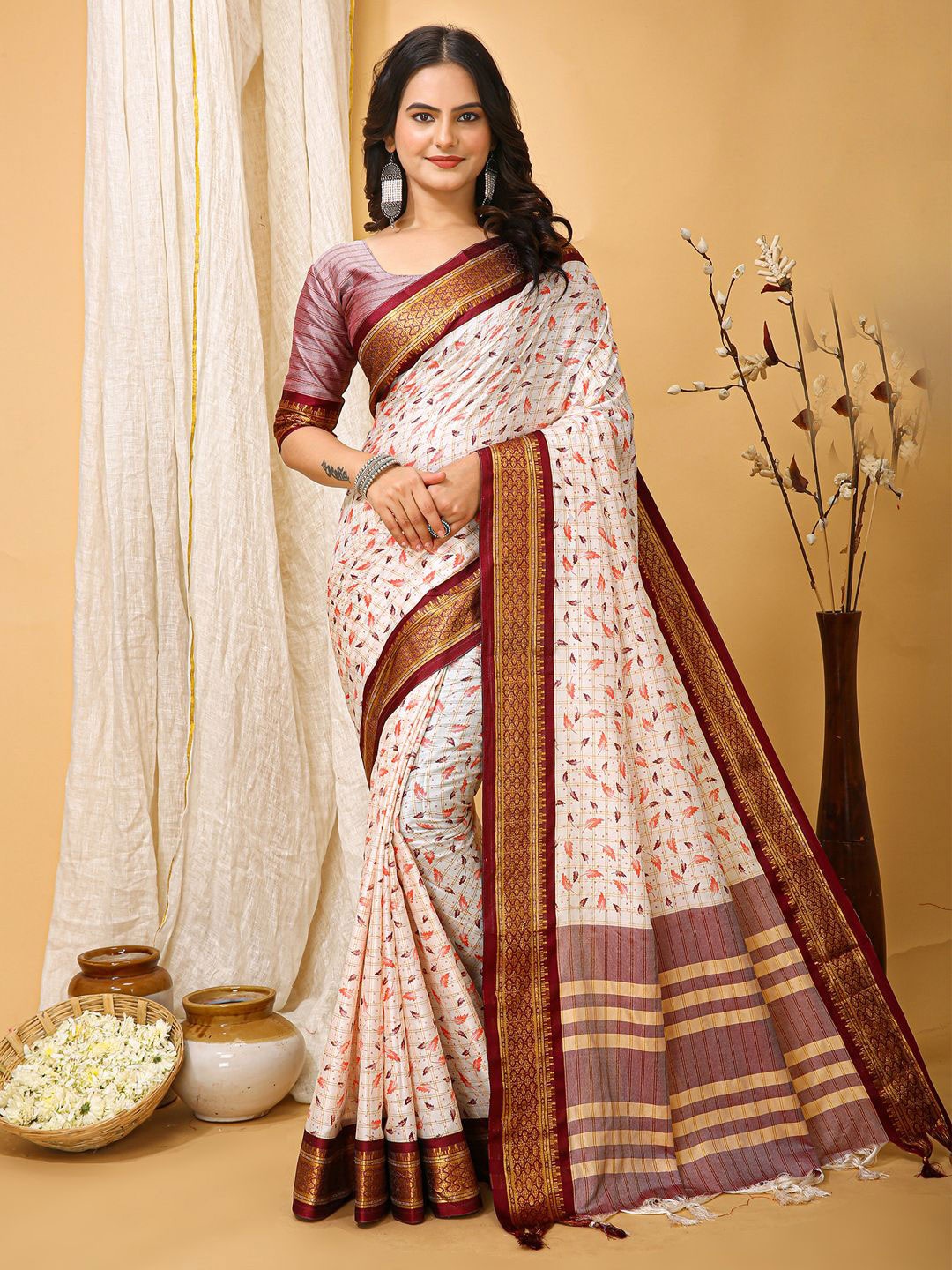 

KALINI Ethnic Motifs Printed Zari Sungudi Saree, Off white