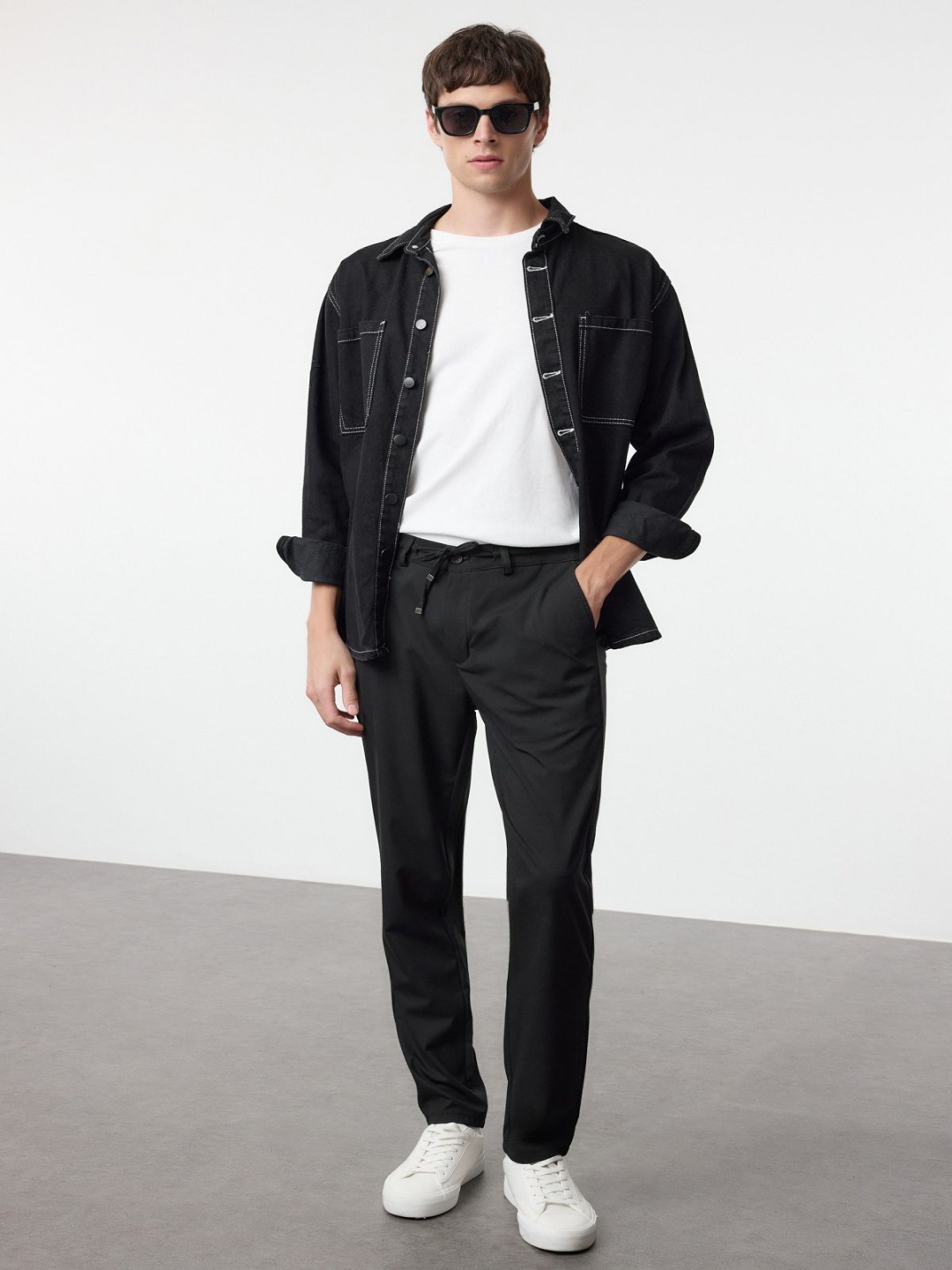 

Trendyol Men Regular Fit Mid-Rise Trouser, Black