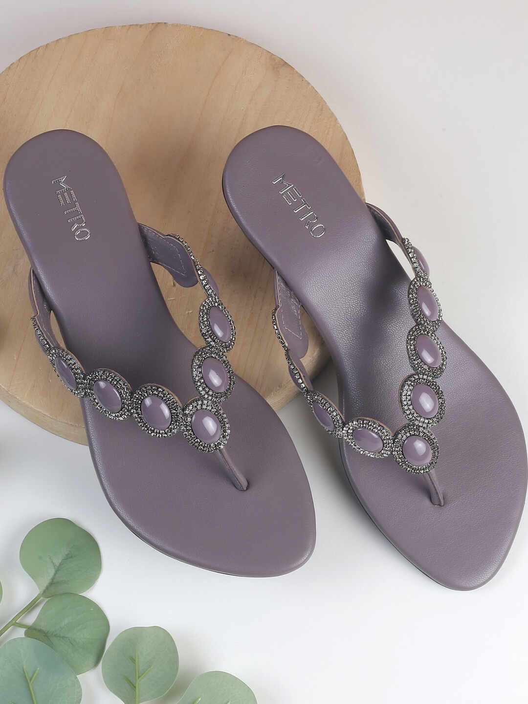 

Metro Women Embellished Sandals, Purple