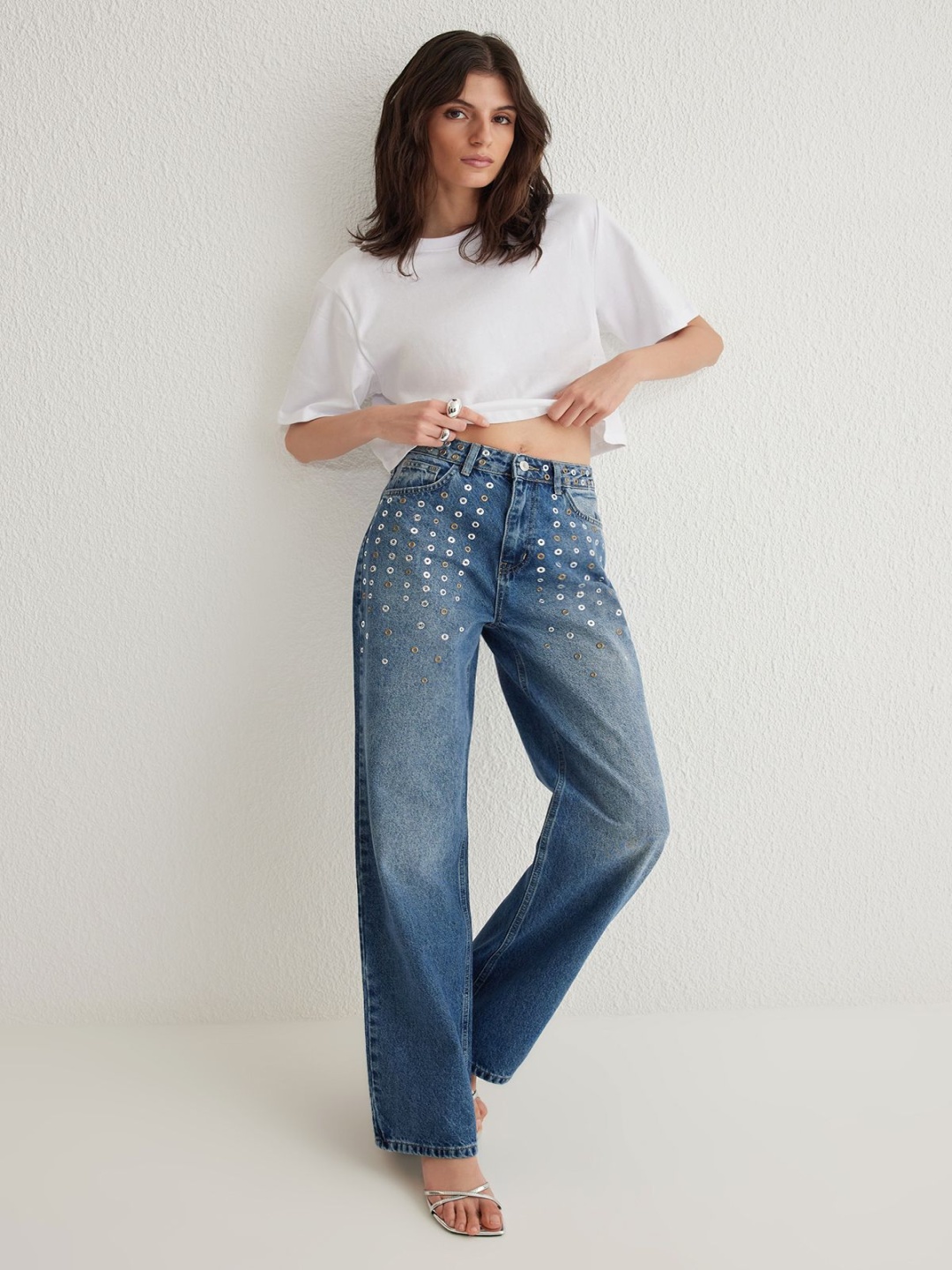 

Trendyol Women Mid-Rise Light Fade Cotton Jeans, Blue