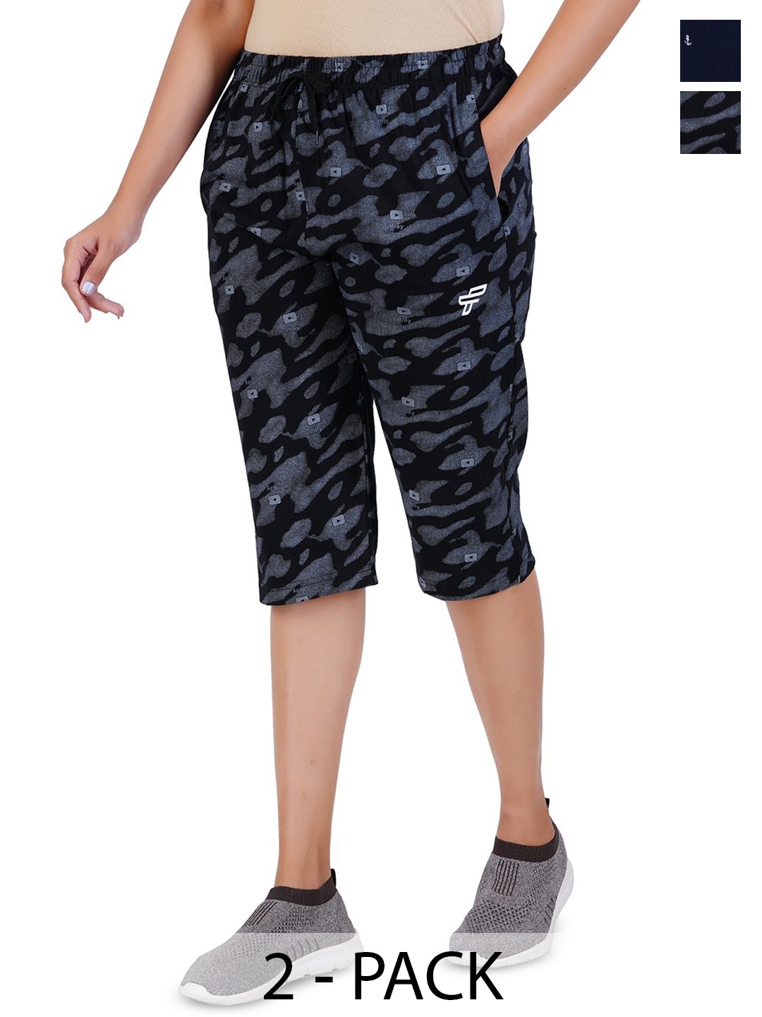 

FEEL TRACK Women Printed Capris, Black