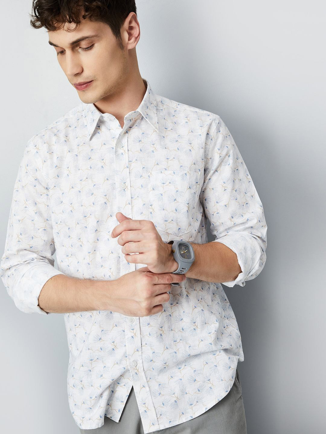 

max Men Spread Collar Floral Printed Cotton Casual Shirt, White