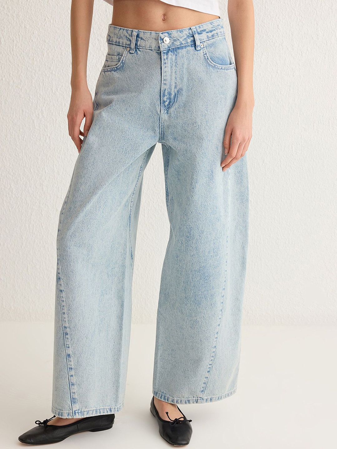 

Trendyol Women Regular Fit Heavy Fade Jeans, Na