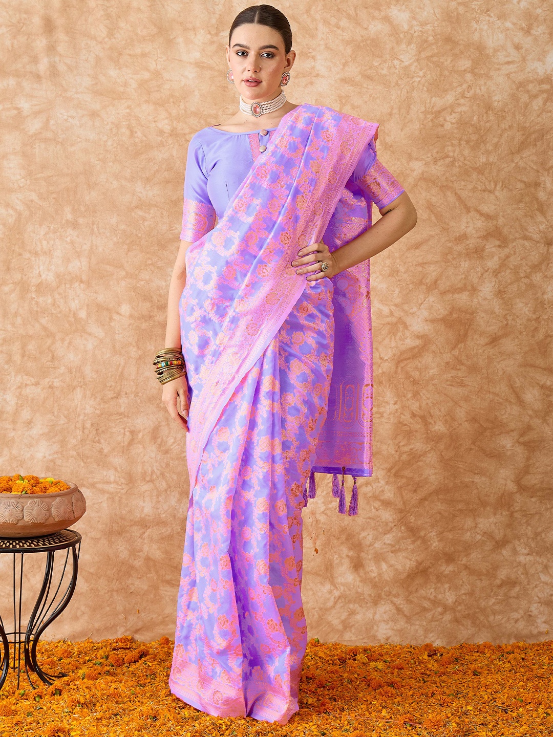 

Maroosh Ethnic Motifs Zari Banarasi Saree, Lavender