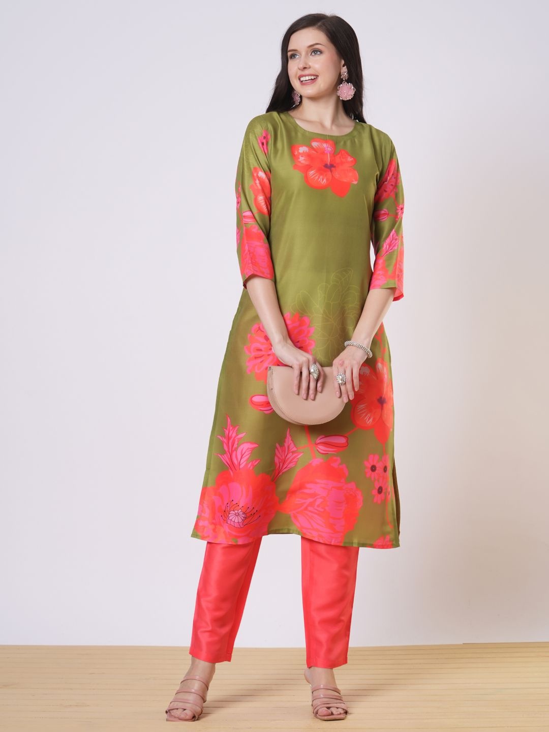

GoSriKi Floral Printed Round Neck Straight Kurta With Trouser, Green