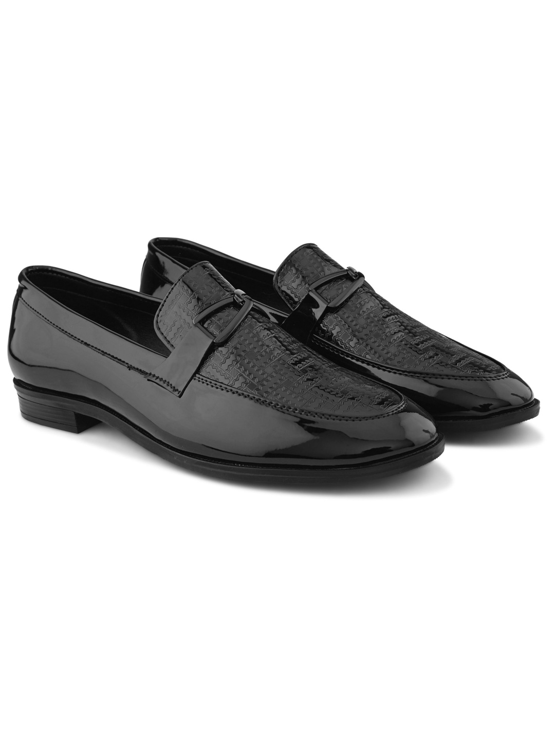 

INVICTUS Men Textured Round Toe Formal Loafers, Black