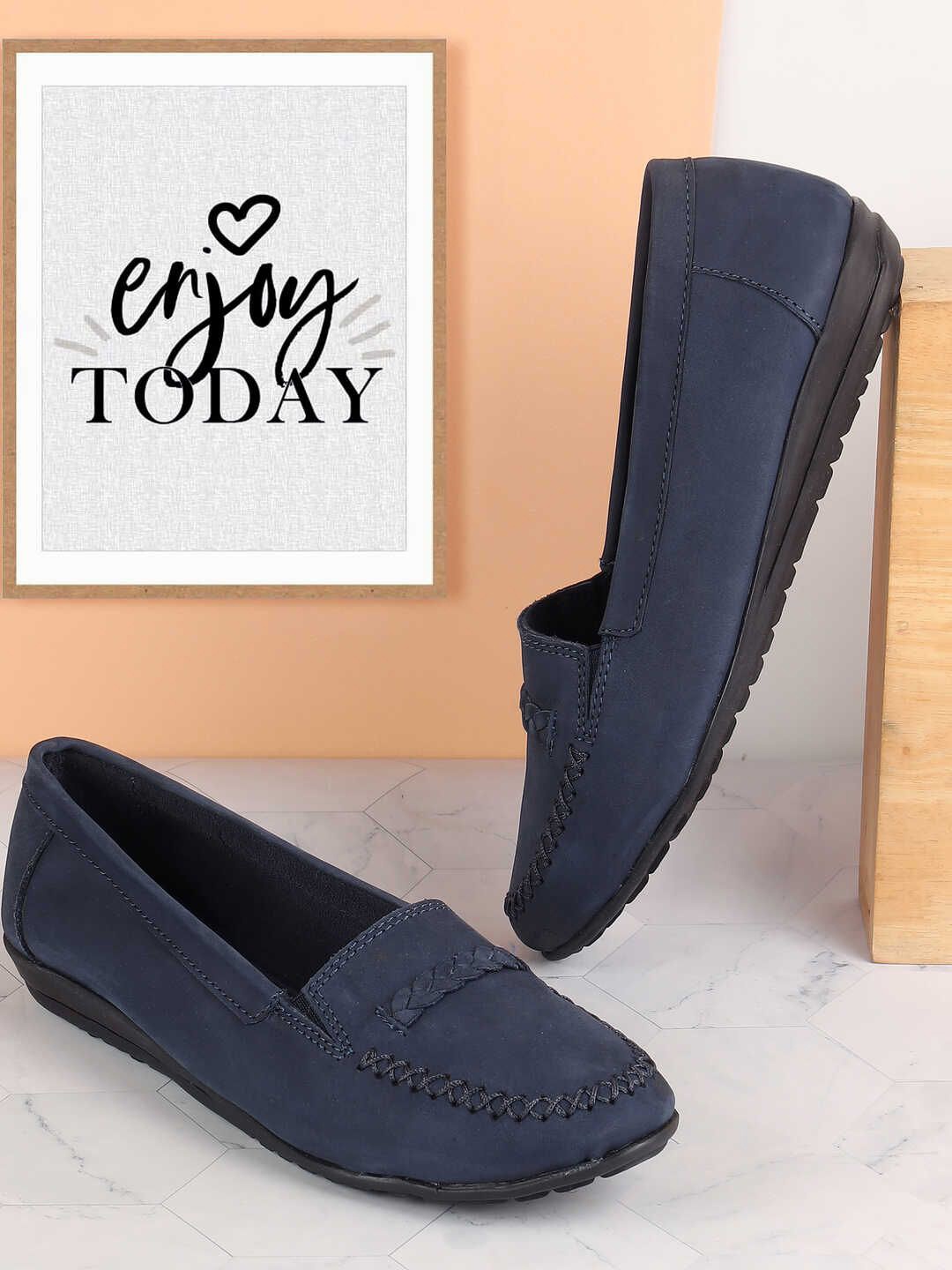 

Metro Women Leather Loafers, Blue