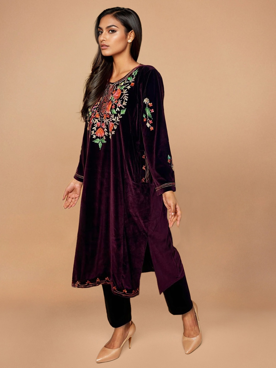 

trueBrowns Floral Embroidered Velvet Straight Kurta With Trousers, Maroon