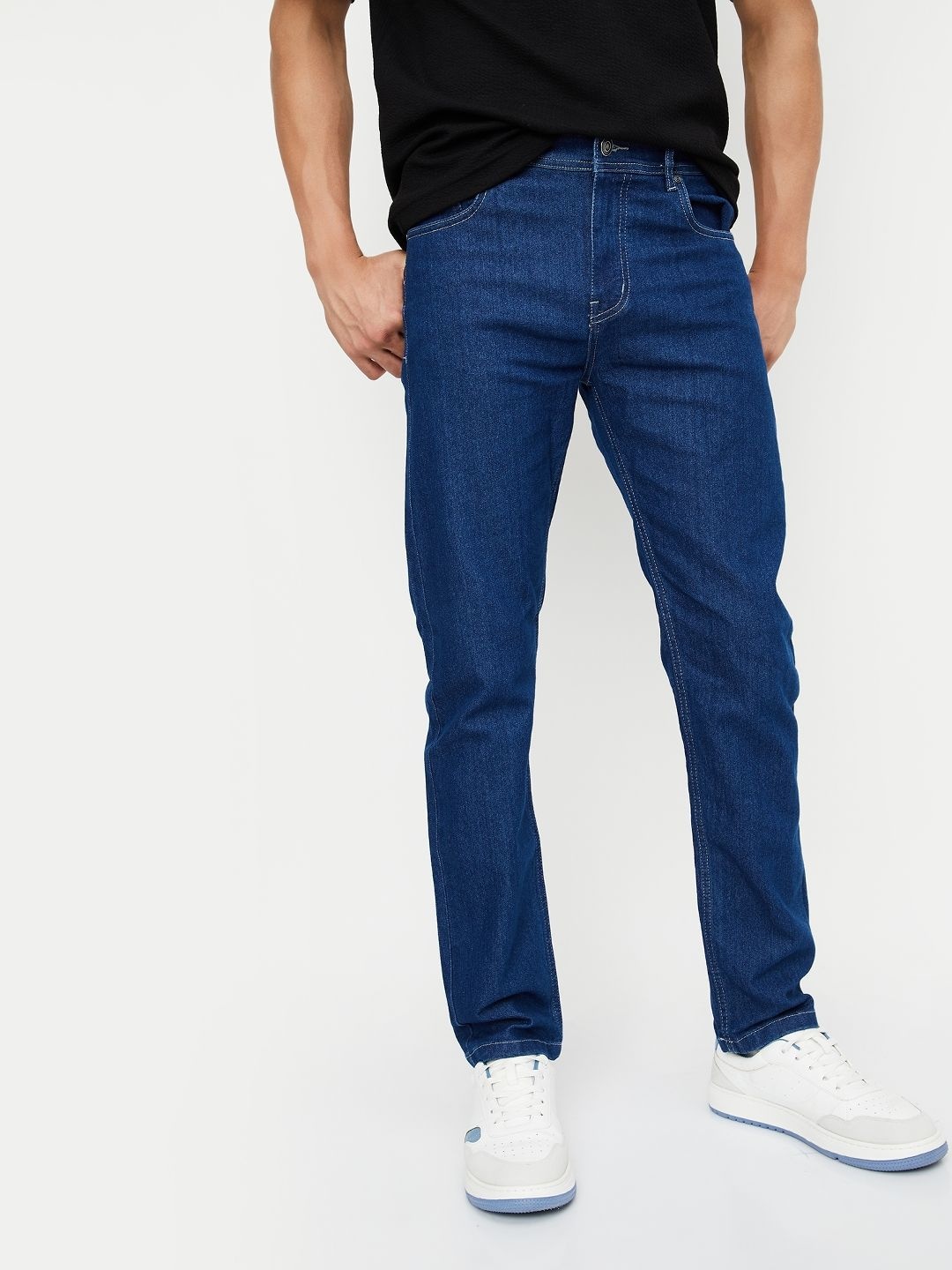 

max Men Mildly Distressed Regular Fit Mid-Rise Jeans, Blue