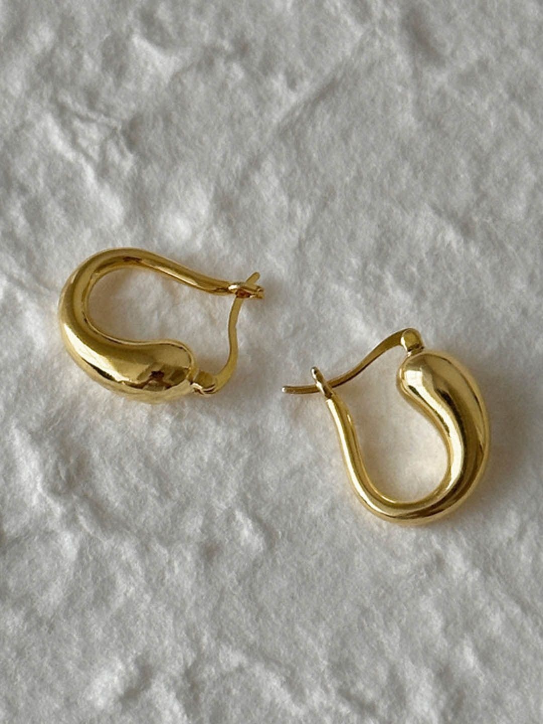 

StyleCast Elegant Gold-Toned Contemporary Tear Drop Stud Earrings