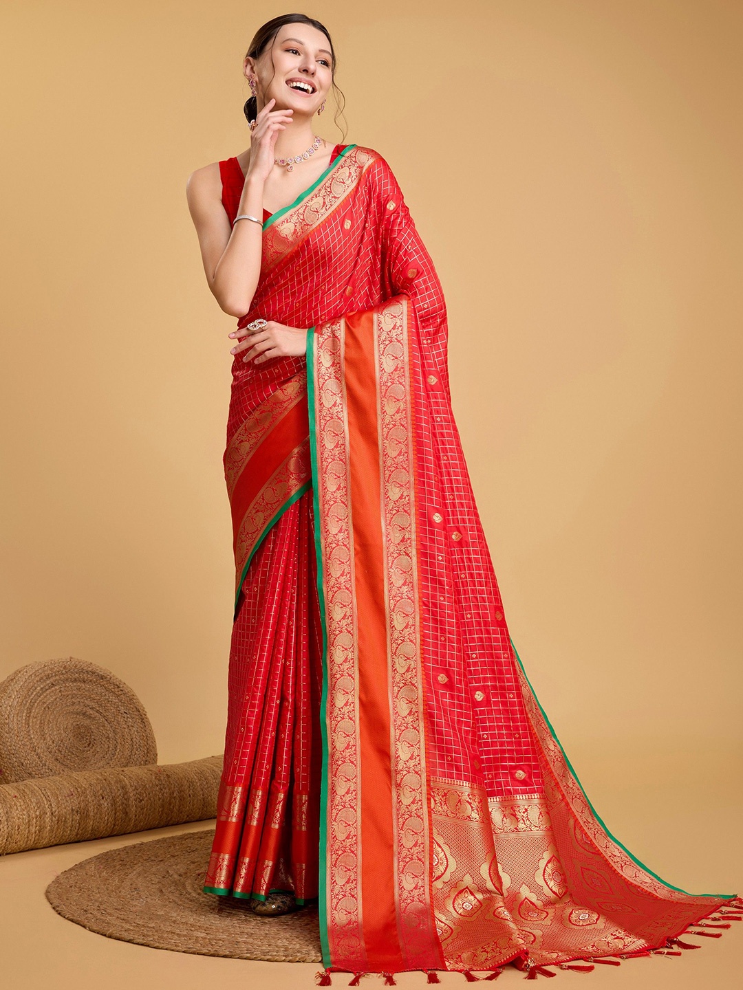 

KSM PRINTS Checked Zari Saree, Red