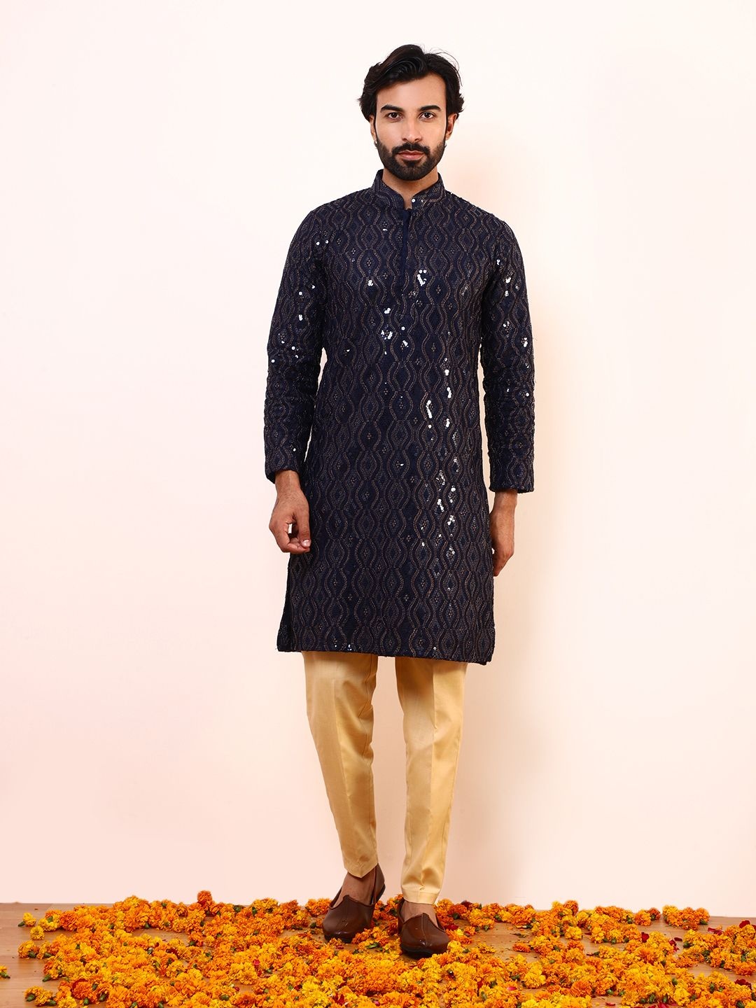 

Satwaa Mandarin Collar Geometric Embroidered Sequinned Straight Kurta, Navy blue