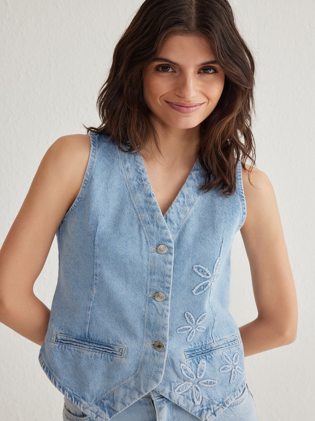 

Trendyol Ak Mavi Floral Embroidered Pure Cotton V-Neck Sleeveless Waistcoat, Blue