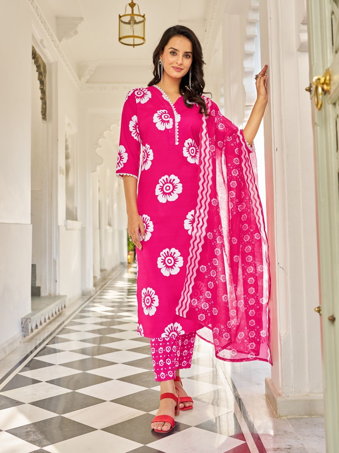 

Moda Rapido Floral Printed V-Neck Straight Kurta With Trouser And Dupatta, Pink