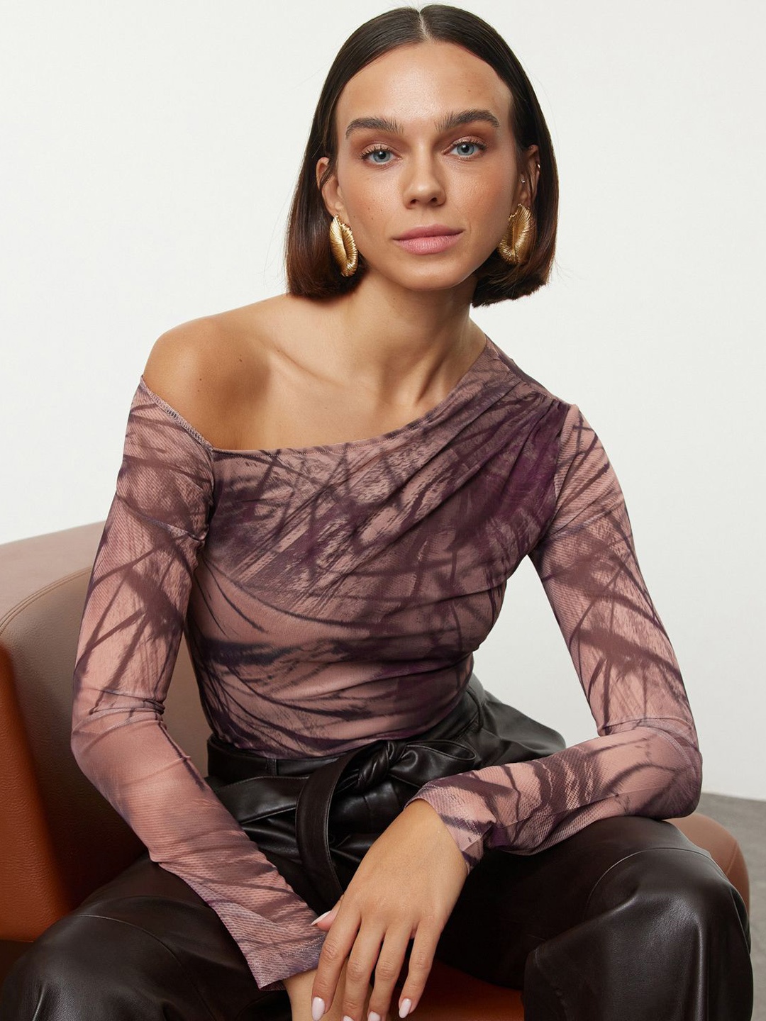 

Trendyol Printed One Shoulder Neck Long Sleeves Bodysuit, Burgundy