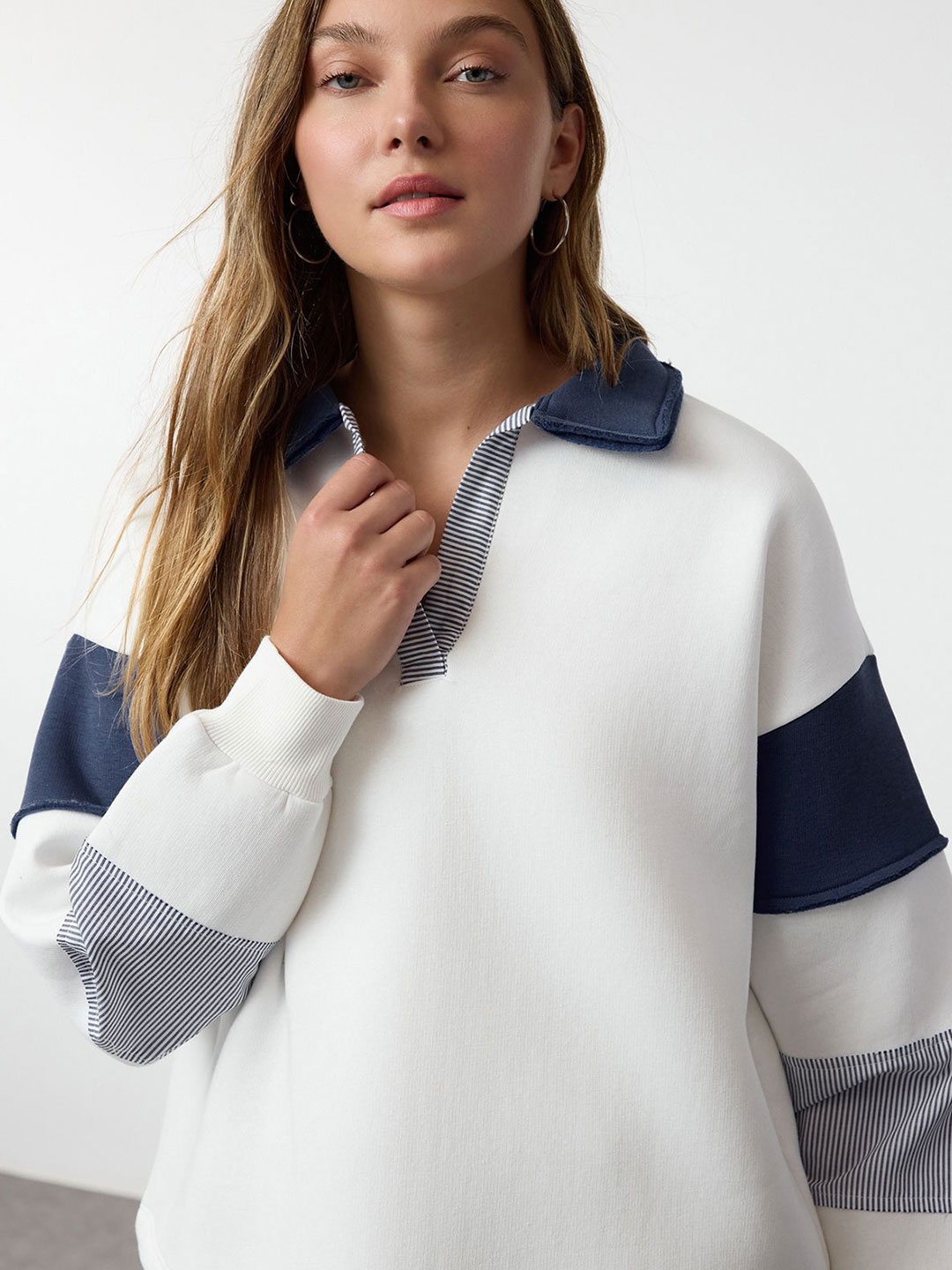 

Trendyol Women Sweatshirt, Na