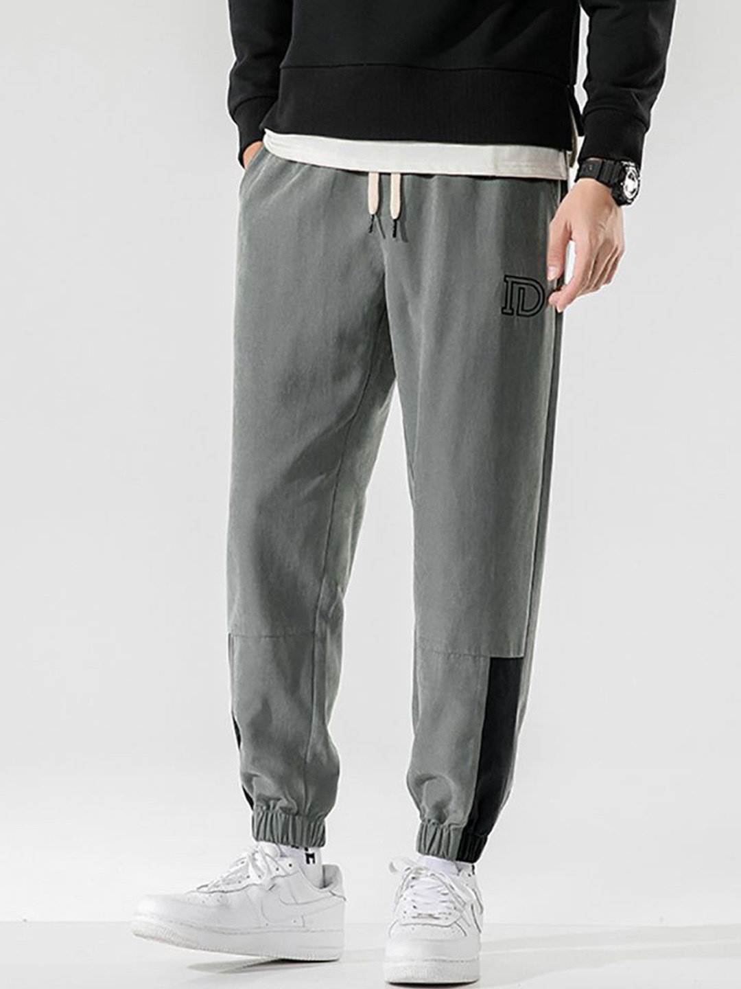 

StyleCast x Revolte Men Easy Wash Mid-Rise Pleated Trousers, Grey